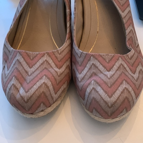 Vionic Coralina Chevron  Pink Tan Espadrilles Wedge Slingback Sandals sz 7.5 - Picture 3 of 9